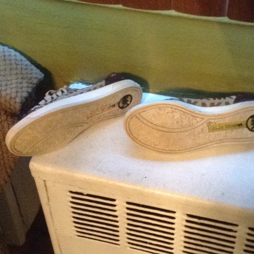 STEP IN STYLE - Picture 3 of 3
